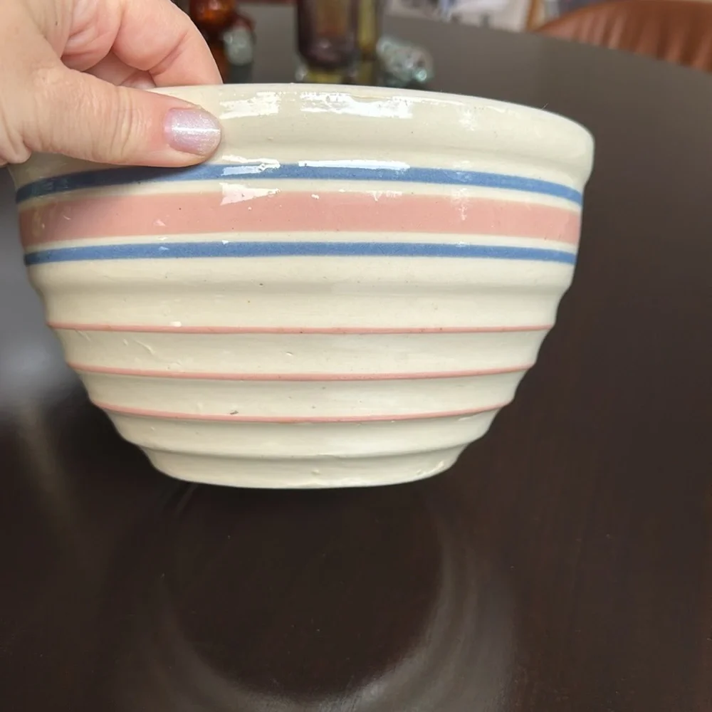 Antique Beehive Farmhouse Mixing Bowl 9”